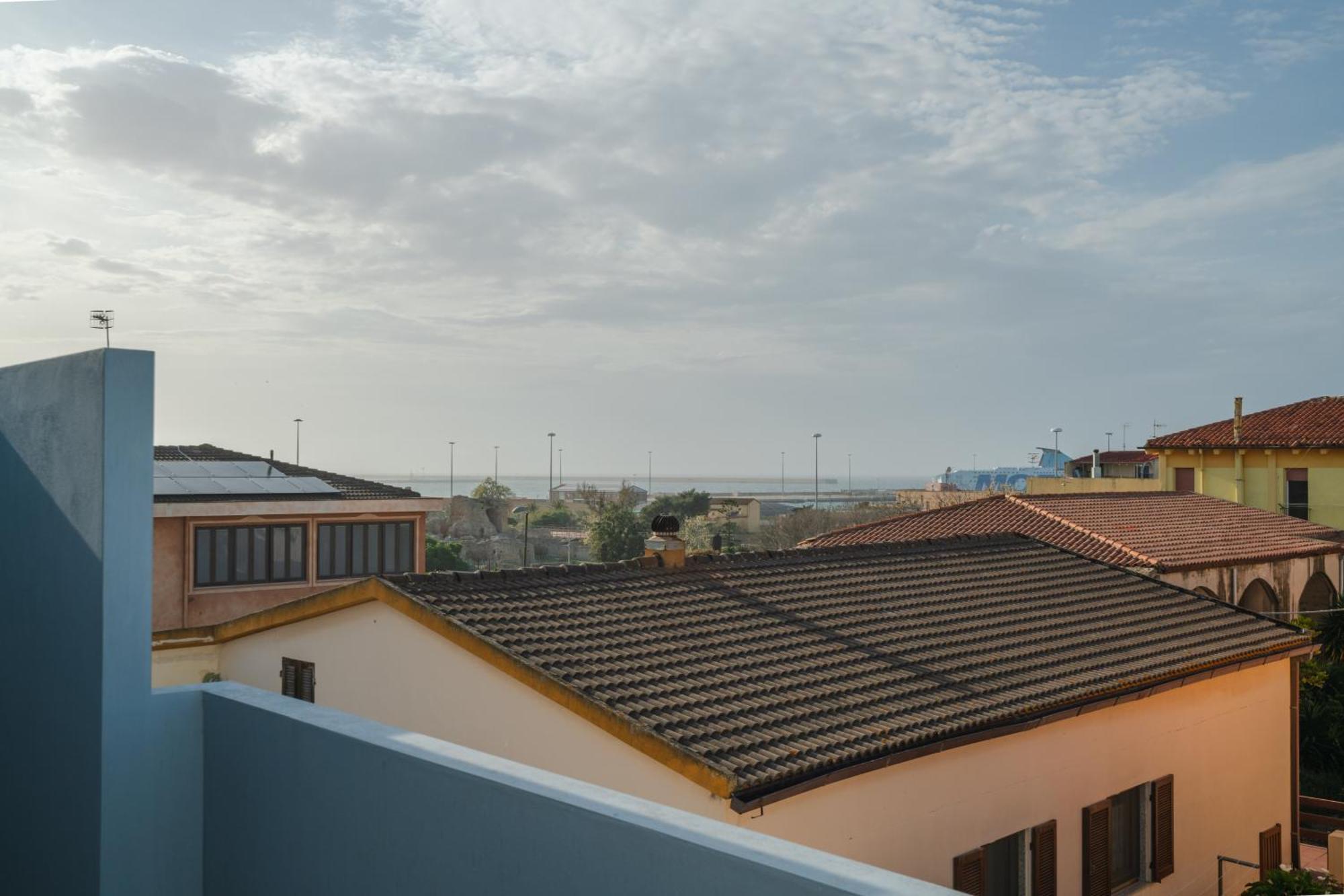 Il Faro Lägenhet Porto Torres Exteriör bild
